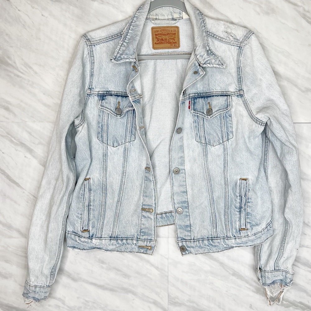 Levi’s Heavily Distressed Denim Jacket XL
